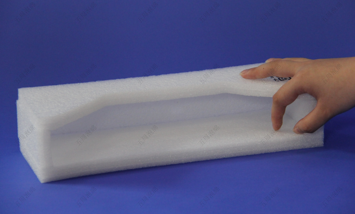 長槽型珍珠棉內(nèi)襯：LED 燈具的防碎運輸方案